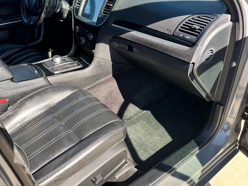 Used 2018 Chrysler 300 S image 10