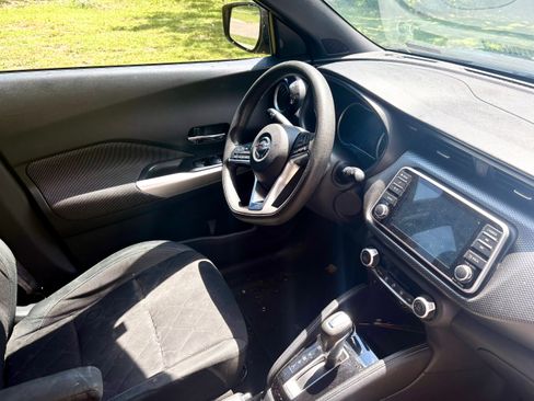 Used 2020 Nissan Kicks SV image 3
