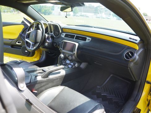 Used 2013 Chevrolet Camaro SS RWD image 15