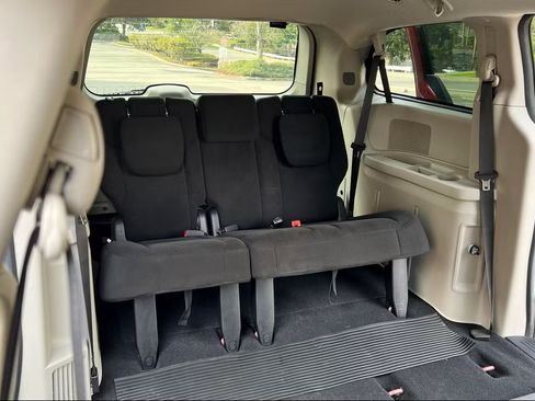 Used 2015 Dodge Grand Caravan SE w/ Quick Order Package 29E SE image 13