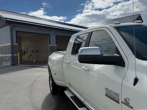 Used 2018 RAM 3500 Laramie Longhorn image 2