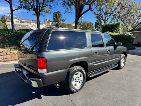 Used 2005 Chevrolet Suburban LT w/ Preferred Equipment Group image 6