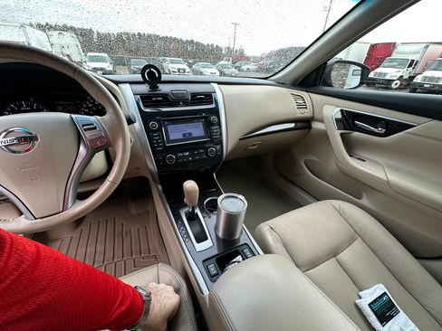 Used 2013 Nissan Altima 2.5 SL w/ Technology Pkg image 16