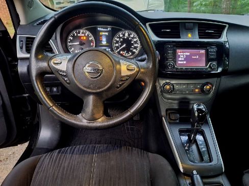 Used 2017 Nissan Sentra SV image 12