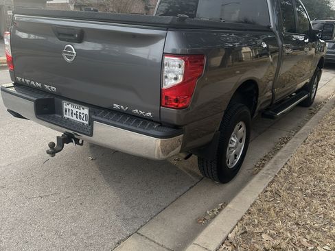 Used 2019 Nissan Titan SV image 10