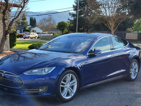 Used 2015 Tesla Model S 70 image 4
