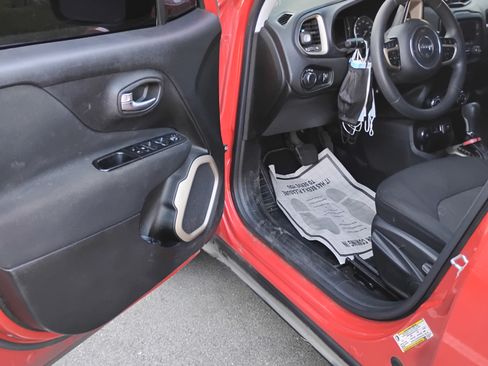 Used 2015 Jeep Renegade Sport w/ Power & Air Group image 4