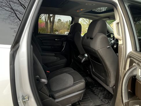 Used 2016 Chevrolet Traverse LT w/ Style and Technology Package image 10