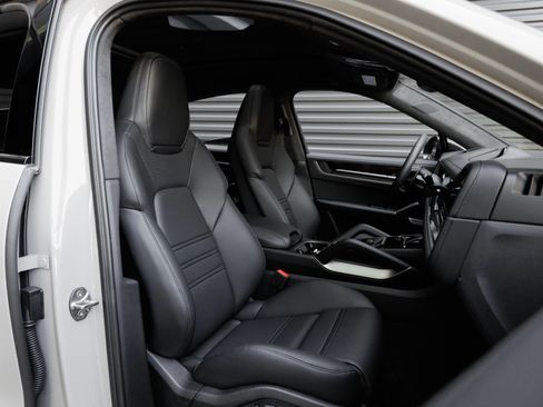 Used 2025 Porsche Cayenne GTS image 16