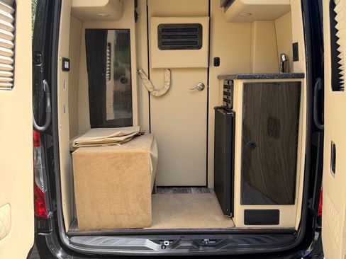 Used 2021 Mercedes-Benz Sprinter 2500 image 5