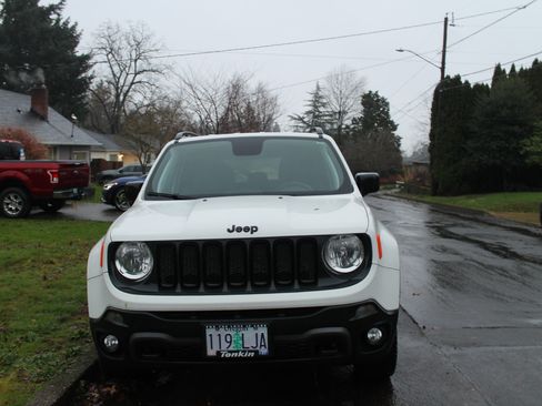 Used 2018 Jeep Renegade Sport w/ Power & Air Group image 2