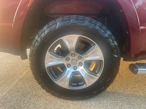 Used 2019 RAM 1500 Laramie AWD/4WD image 12