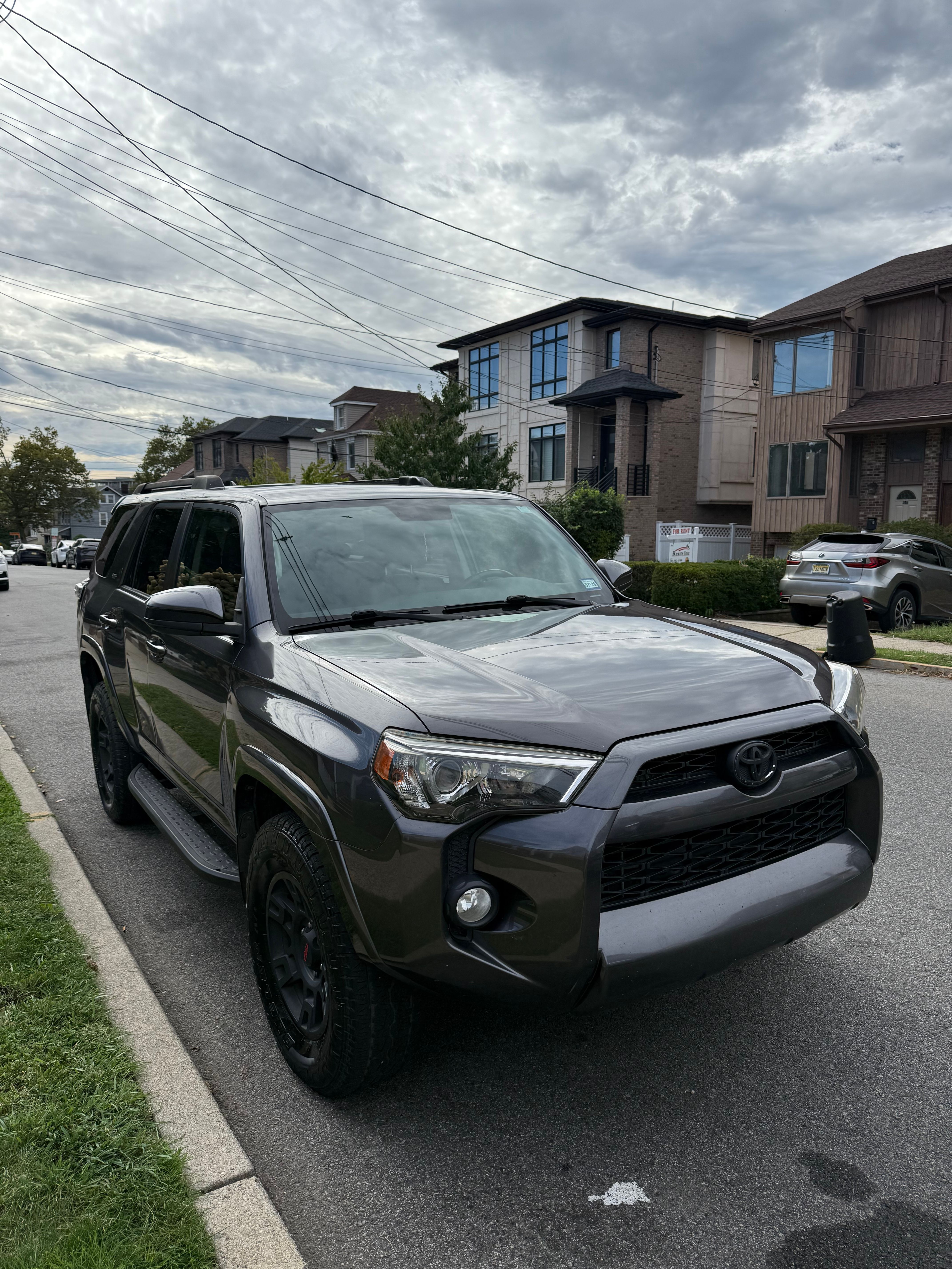 Used 2015 Toyota 4Runner SR5 AWD/4WD image 5