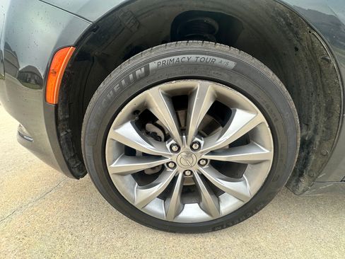 Used 2016 Chrysler 200 S w/ Navigation & Sound Group I image 18