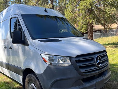 Used 2022 Mercedes-Benz Sprinter 2500 image 6