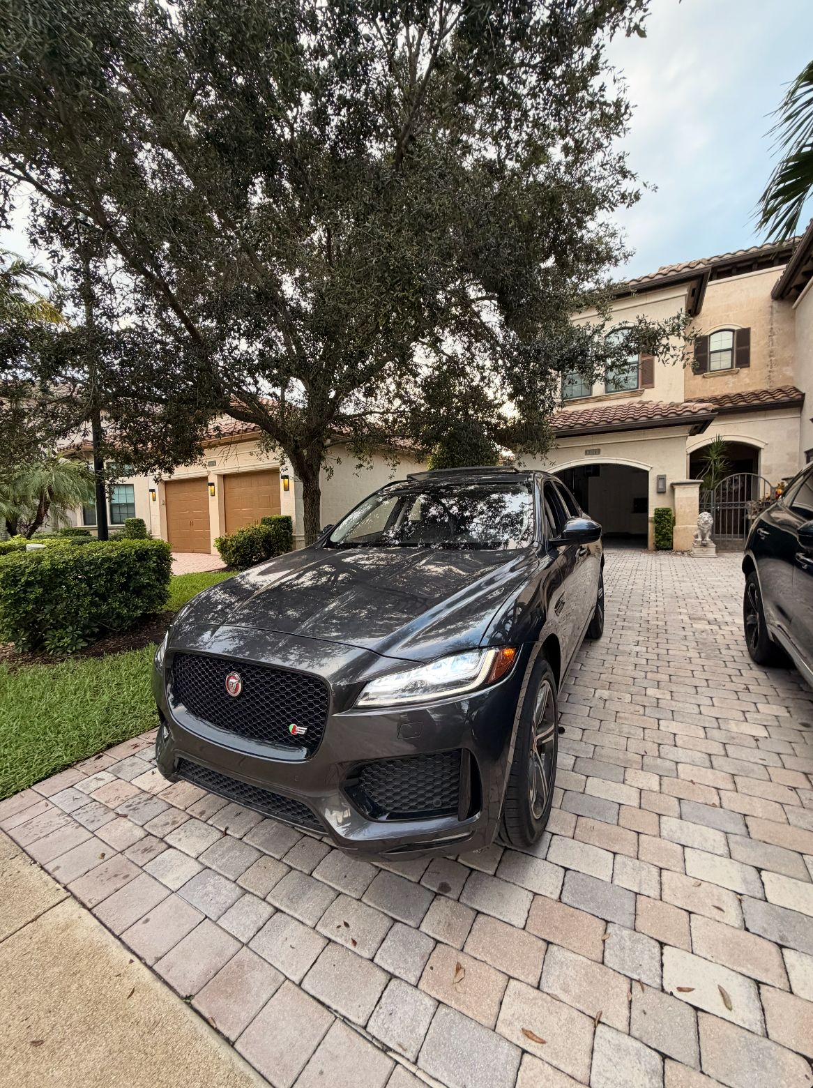 Used 2017 Jaguar F-PACE S AWD/4WD image 2
