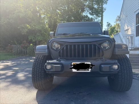 Used 2018 Jeep Wrangler Unlimited Sahara w/ Quick Order Package 24M Moab AWD/4WD image 2