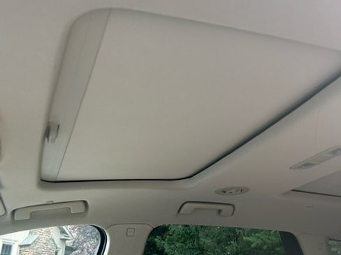 Used 2020 Buick Enclave Premium w/ Sun and Sites Package image 23