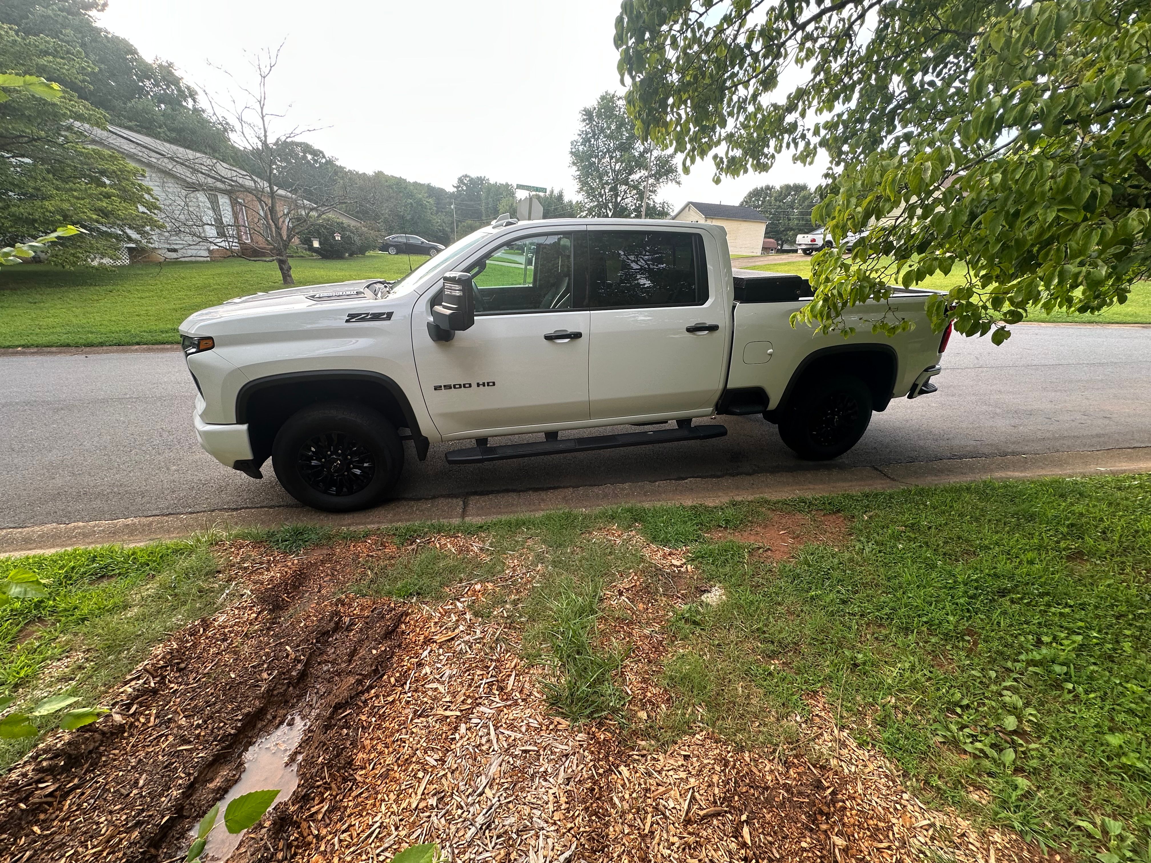 Used 2024 Chevrolet Silverado 2500 LTZ w/ LTZ Plus Package AWD/4WD image 2