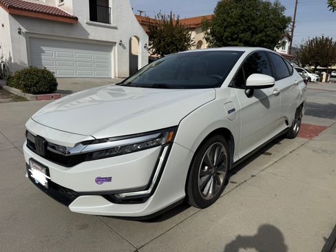 Used 2019 Honda Clarity Sedan 4D image 2