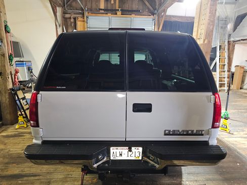 Used 1999 Chevrolet Suburban 2500 w/ Preferred Equipment Group 2 image 13
