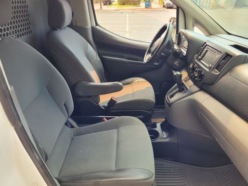 Used 2015 Nissan NV200 SV w/ Technology Package FWD image 16