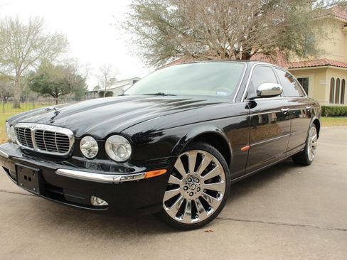 Used 2004 Jaguar XJ8 image 1