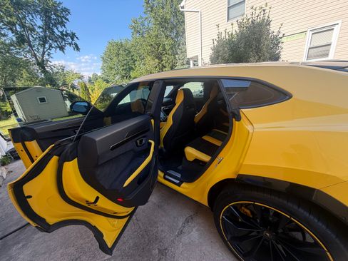 Used 2021 Lamborghini Urus AWD/4WD image 11