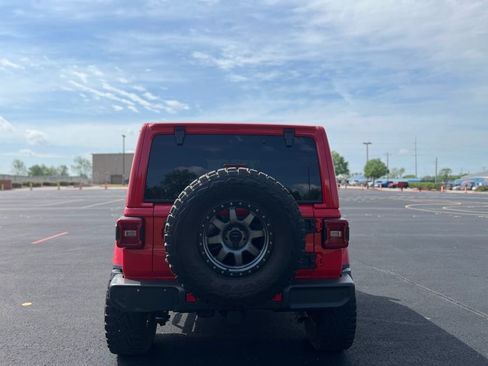Used 2018 Jeep Wrangler Unlimited Sahara AWD/4WD image 15
