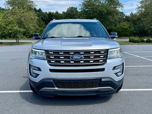 Used 2016 Ford Explorer XLT w/ Equipment Group 202A image 2
