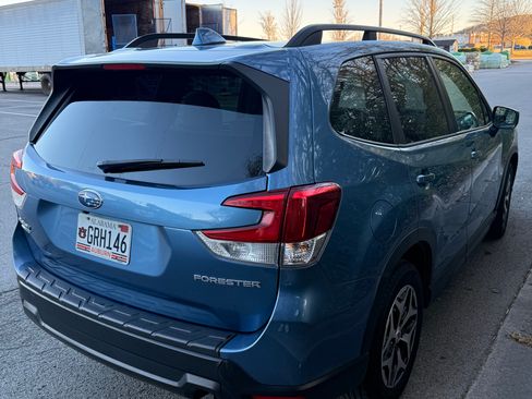 Used 2020 Subaru Forester Premium image 4