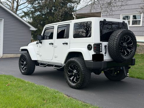 Used 2013 Jeep Wrangler Unlimited Sahara w/ Connectivity Group image 5