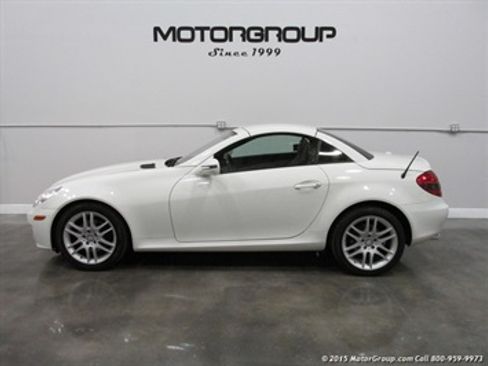 Used 2009 Mercedes-Benz SLK 300 image 4