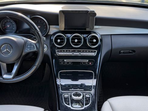 Used 2018 Mercedes-Benz C 300 Sedan image 9