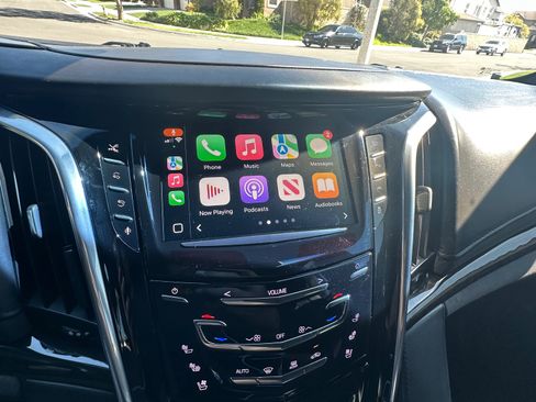 Used 2016 Cadillac Escalade Platinum AWD/4WD image 22