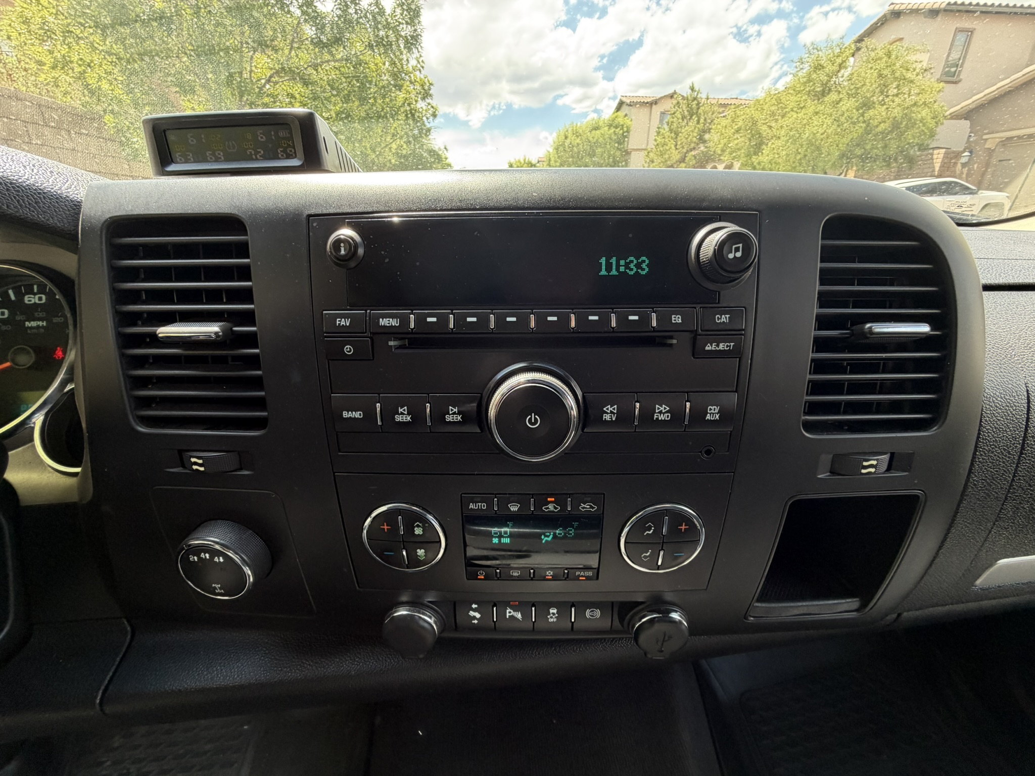 Used 2014 Chevrolet Silverado 2500 LT w/ Custom Sport Truck Package AWD/4WD image 9