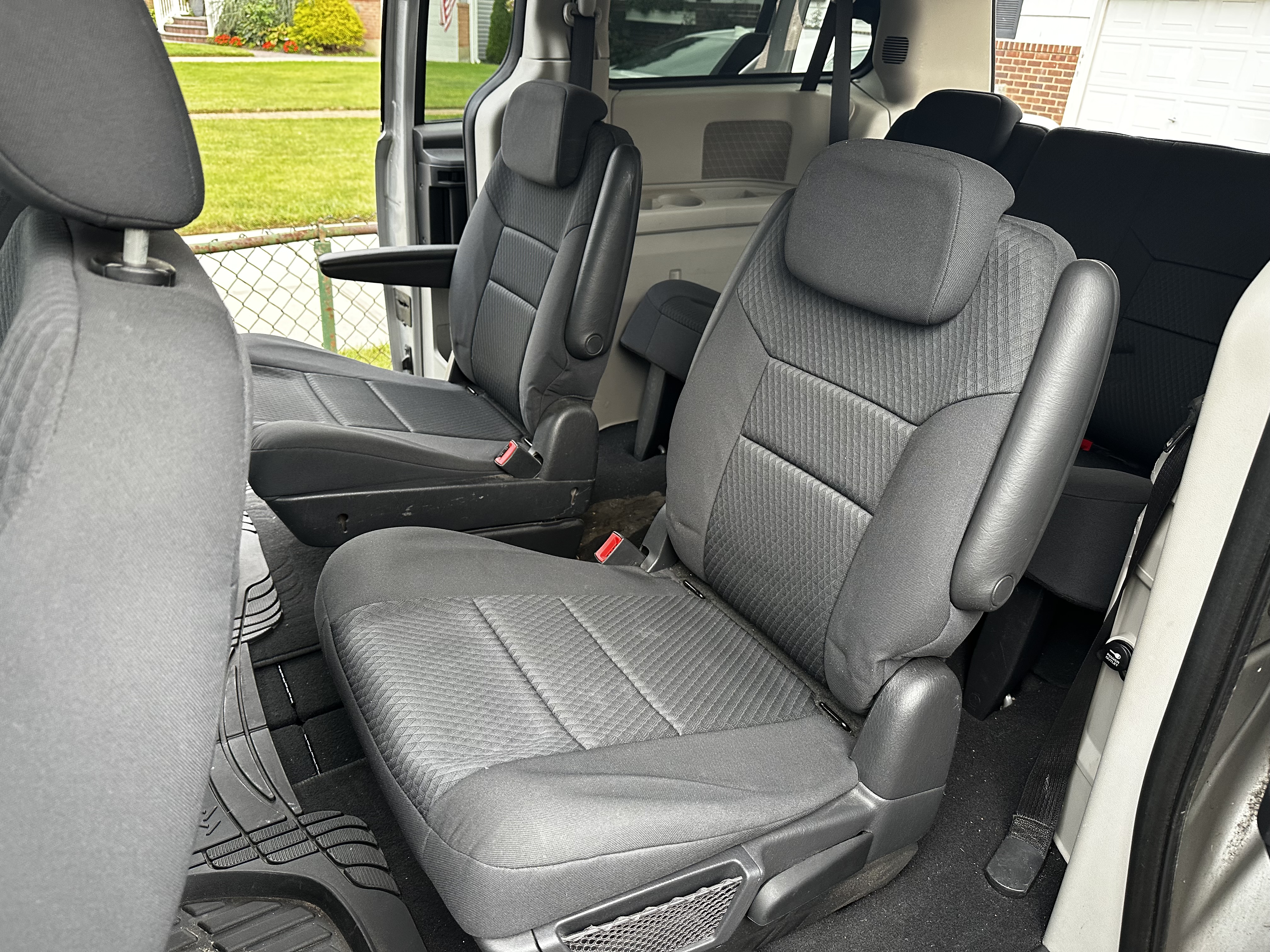 Used 2010 Dodge Grand Caravan SE FWD image 10