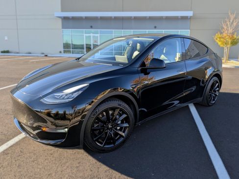 Used 2020 Tesla Model Y Long Range image 1