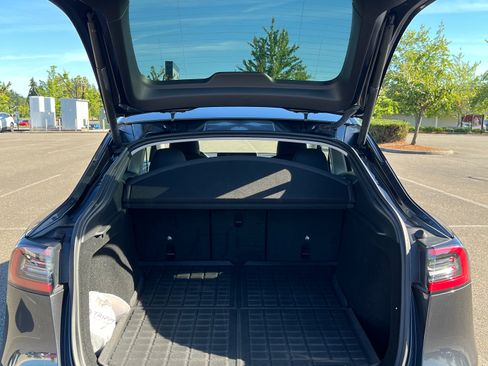 Used 2024 Tesla Model Y 2WD image 20