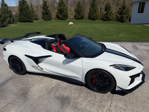 Used 2024 Chevrolet Corvette Z06 w/ Z07 Performance Package image 10