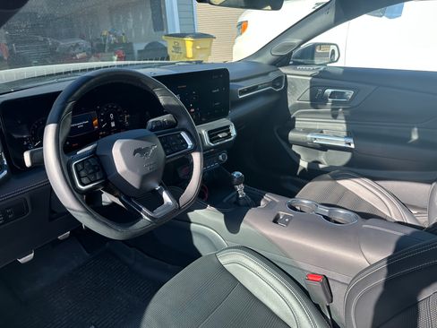 Used 2025 Ford Mustang GT Premium image 4