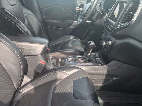 Used 2022 Jeep Cherokee Latitude Lux w/ Sun & Sound Group AWD/4WD image 10