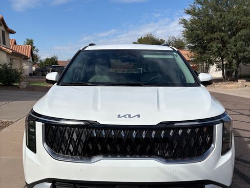 Used 2026 Kia Carnival EX image 8