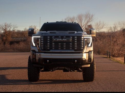 Used 2024 GMC Sierra 2500 Denali Ultimate AWD/4WD image 5