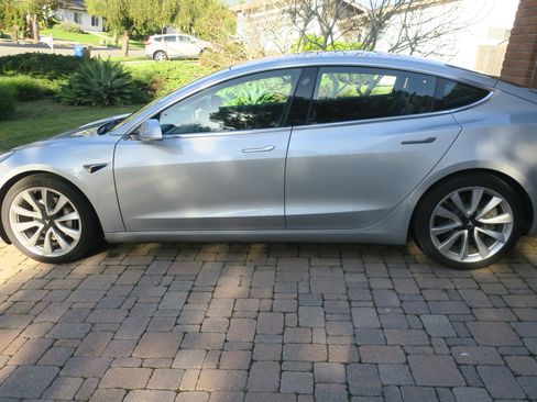 Used 2018 Tesla Model 3 Long Range image 9