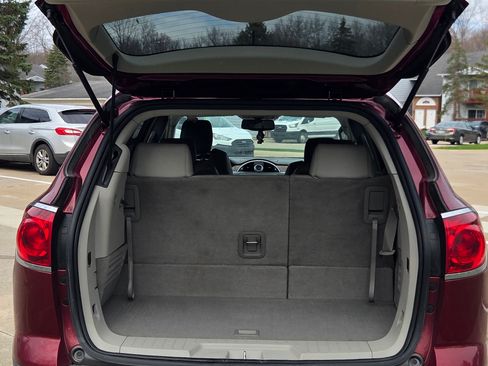 Used 2010 Buick Enclave CXL image 5