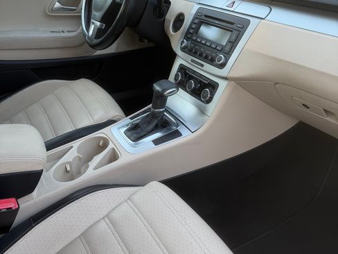 Used 2009 Volkswagen CC Sport image 28