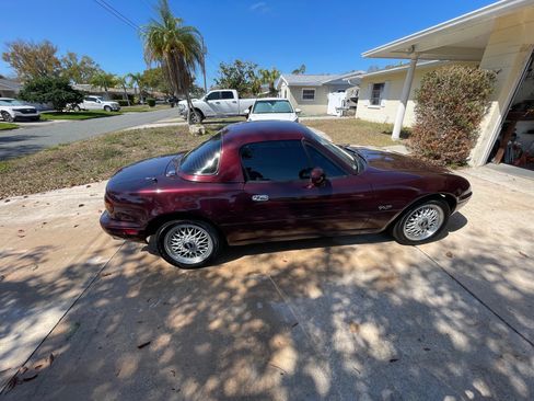 Used 1995 MAZDA MX-5 Miata M-Edition Convertible 2D image 19