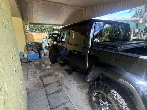 Used 2025 Jeep Gladiator Sport AWD/4WD image 6