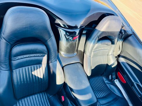 Used 2001 Chevrolet Corvette Convertible w/ Preferred Equipment Group2 image 8